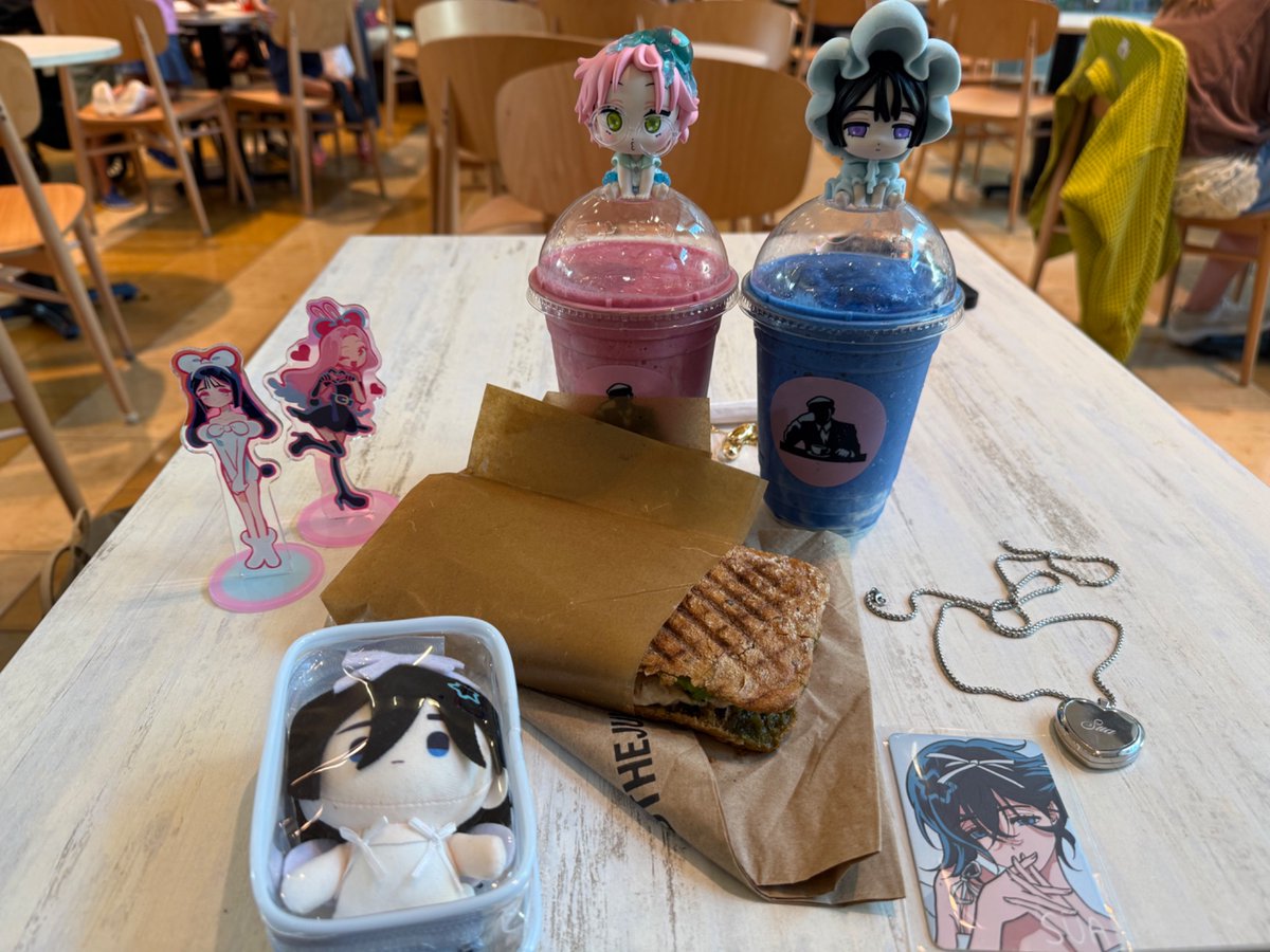 boamilktea's tweet photo. calories dont exist with friends right say yes plz i might cry. anyways. i took oshikatsu photos for the first time and i think theyre super cute https://t.co/Cpi4UbcQLC