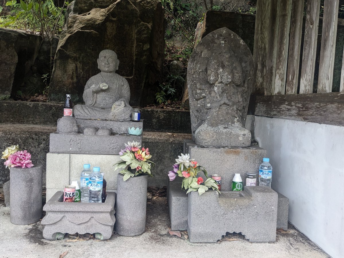as76193158's tweet photo. ２０２６年７月２９日
🔴  石堂平彫磨崖六地蔵
#唐津市  #北波多上平野  #石堂平彫磨崖六地蔵 https://t.co/k3qeLY4Fbh