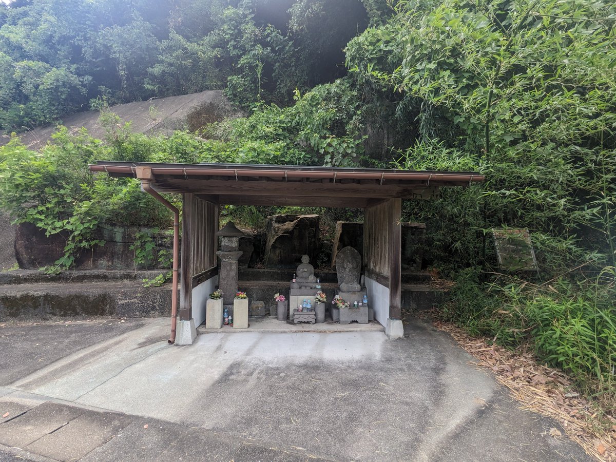 as76193158's tweet photo. ２０２６年７月２９日
🔴  石堂平彫磨崖六地蔵
#唐津市  #北波多上平野  #石堂平彫磨崖六地蔵 https://t.co/k3qeLY4Fbh