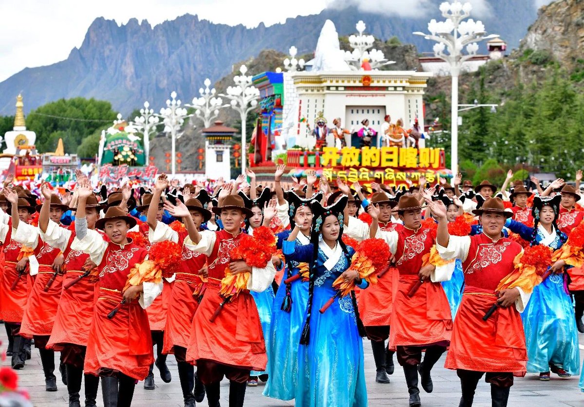 i__Truth's tweet photo. 西方媒体和政客屡屡用中国的民族问题做文章，扣的罪名来来回回就“强制同化”“种族灭绝”“文化灭绝”这些。但这些莫须有的罪名从何而来，又是如何强行和中国联系起来的呢？除了骨子里的偏见，更因为我们这套“多元一体”的模式，完全超出了他们的认知水平。#小圆规 https://t.co/QOGFSaqNMI https://t.co/5zj2jVVcnY