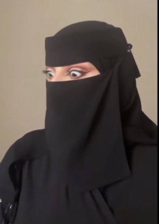 aaot1y's tweet photo. كنت جالس عند خالتي وانا لابس الشورت واشوفها مصدومه وتطالع فخذي كذا لان زبي وخصوتي فايحه طالعين من عند فخذي وانا احركه اسوي نفسي مو منتبه😵‍💫😂 https://t.co/OUbhivS44m