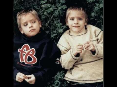 sprouseversion's tweet photo. Cole Sprouse e Dylan Sprouse estão completando 34 anos ✨🥳 https://t.co/QfKnpb7YYn