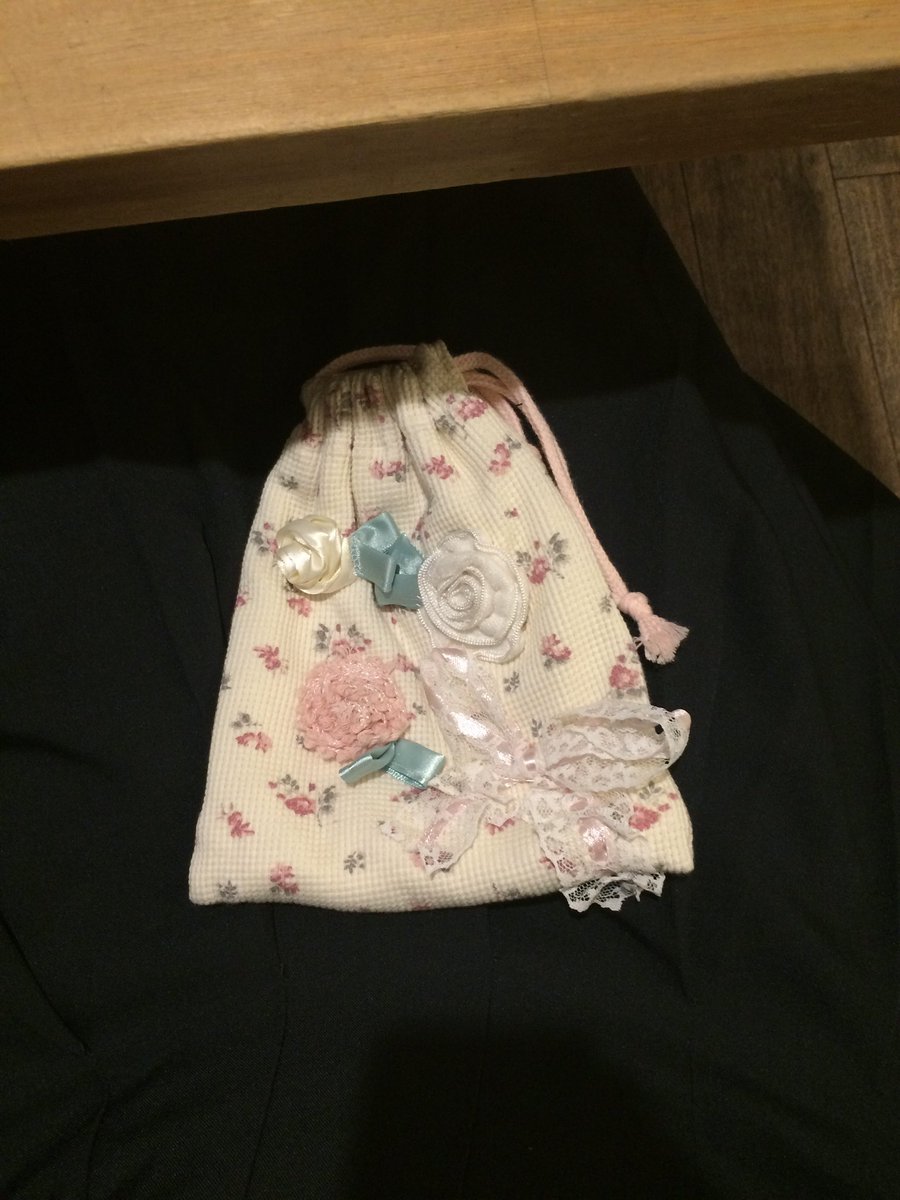 21s_____a's tweet photo. 友達からキュート過ぎるプレゼントを貰った…。
大切にする(T . T) https://t.co/YKaQ36gIg5