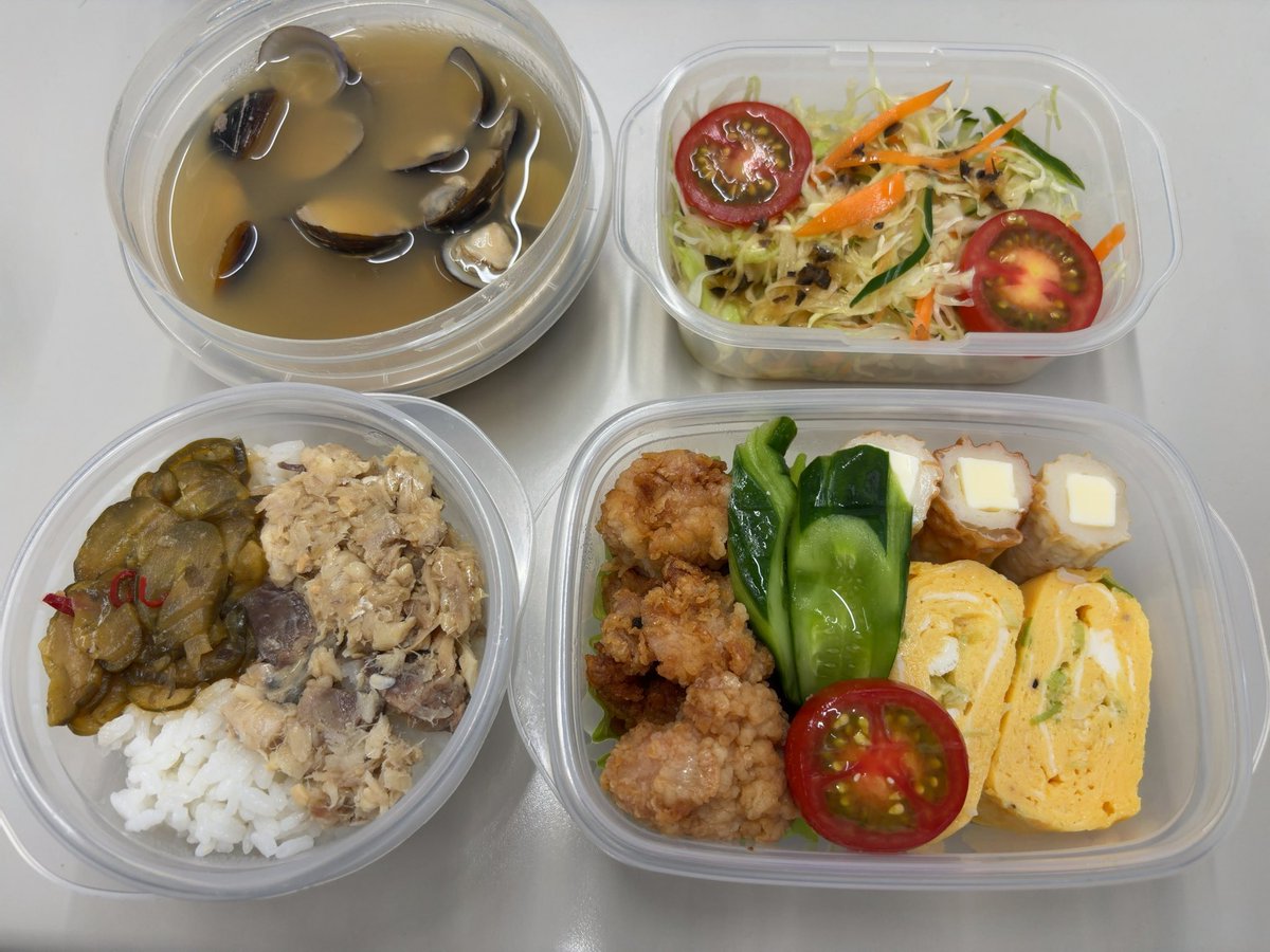 hamorhysm's tweet photo. 今日のお弁当

ご飯 鯖そぼろ きゅうり佃煮
唐揚げ
卵焼き
チーズちくわ
きゅうり漬け
プチトマト
シジミの味噌汁
キャベツサラダ
カミさん手作り桃のゼリー　など

#お弁当 #お弁当記録 https://t.co/TrsWEacqW8
