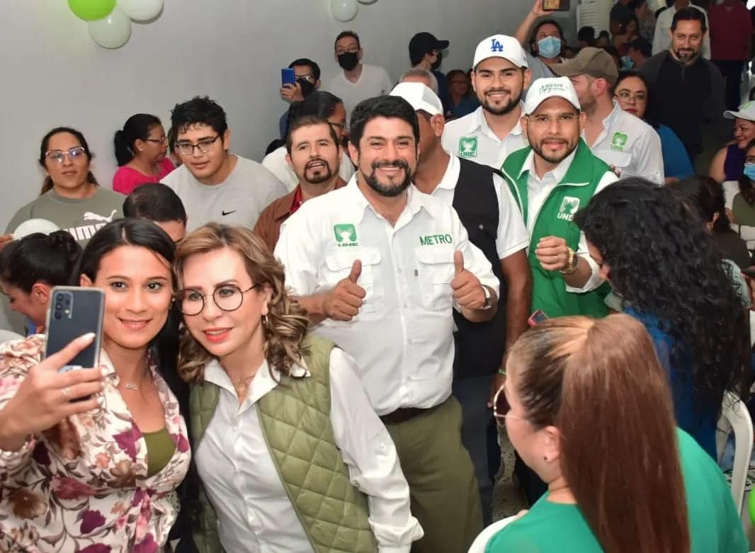 luicacerg's tweet photo. Ronald Arango, operador y asesor de la clica UNE, ya es otro condenado salido de esa alcantarilla en el “Asalto al Ministerio de Salud”, digno de criminales. Mientras la líder dice que trabaja por el pueblo y sueña con gobernar, los suyos usaron la salud pública como agencia de plazas. No son esperanza: son una pandilla política corrupta.