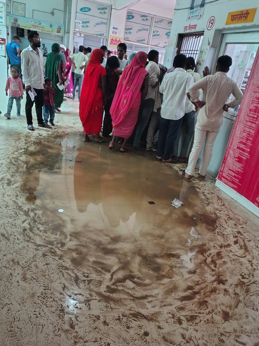 BJP4lavkus's tweet photo. जिम्मेदार कौन...?????
विधानसभा घोरावल के सामुदायिक स्वास्थ्य केंद्र घोरावल का यही स्थिति हैं हर जगह कचरों का अंबार पड़ा है @brajeshpathakup @CMOfficeUP @DmSonbhadra @myogiadityanath https://t.co/2Bztt0dY3E