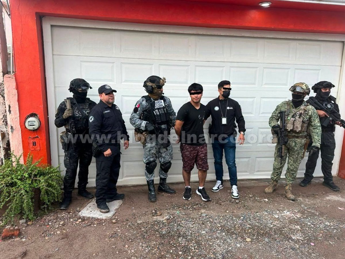 blogdelnarcomx's tweet photo. Fuerzas Federales detuvieron en Guasave, Sinaloa a José Manuel Rubio Santini "El Tito", el feminicida de la estudiante Beany Lozano García en Chiapas, le dio un balazo en la cara a la joven de 18 años, LEE MÁS AQUÍ 👇👉 https://t.co/VAzeoBBomw https://t.co/aYPTD4u4Sa