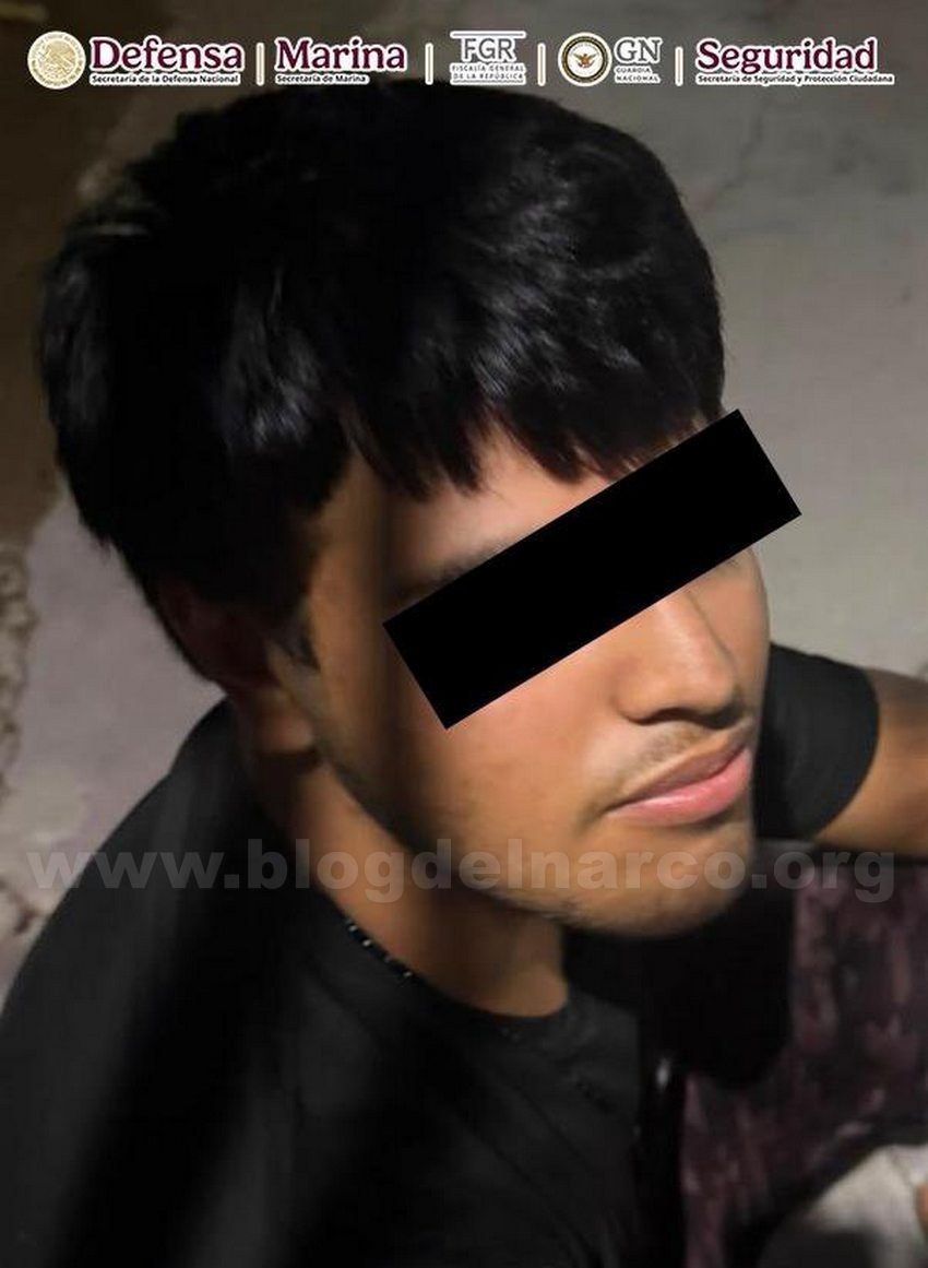 blogdelnarcomx's tweet photo. Fuerzas Federales detuvieron en Guasave, Sinaloa a José Manuel Rubio Santini "El Tito", el feminicida de la estudiante Beany Lozano García en Chiapas, le dio un balazo en la cara a la joven de 18 años, LEE MÁS AQUÍ 👇👉 https://t.co/VAzeoBBomw https://t.co/aYPTD4u4Sa