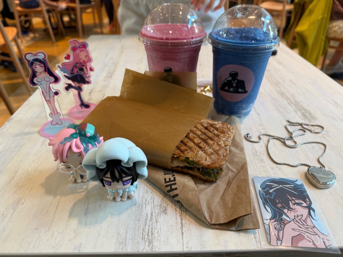 boamilktea's tweet photo. calories dont exist with friends right say yes plz i might cry. anyways. i took oshikatsu photos for the first time and i think theyre super cute https://t.co/Cpi4UbcQLC