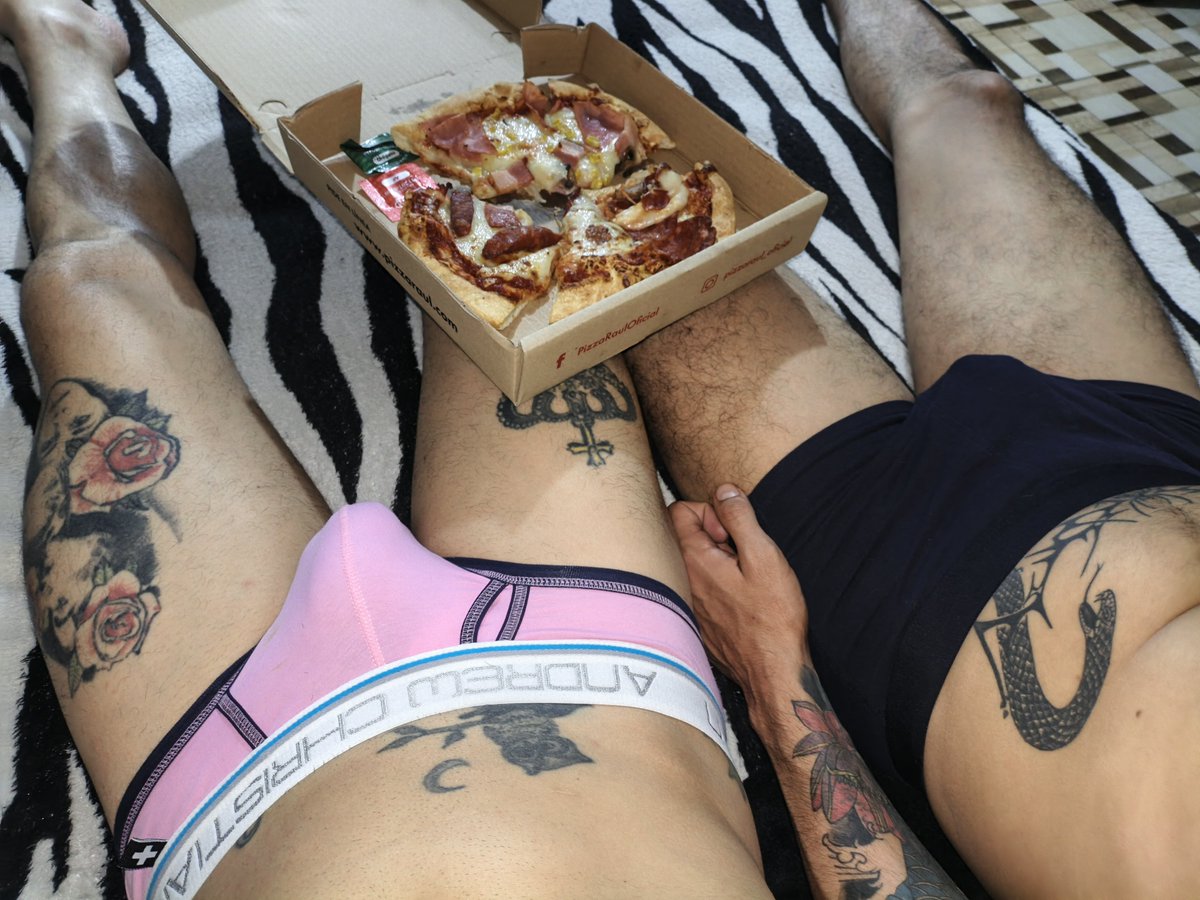 kiikeeu3's tweet photo. Quieren comer pizza 🍕 😈
Y algo más https://t.co/55p79PFFPG
