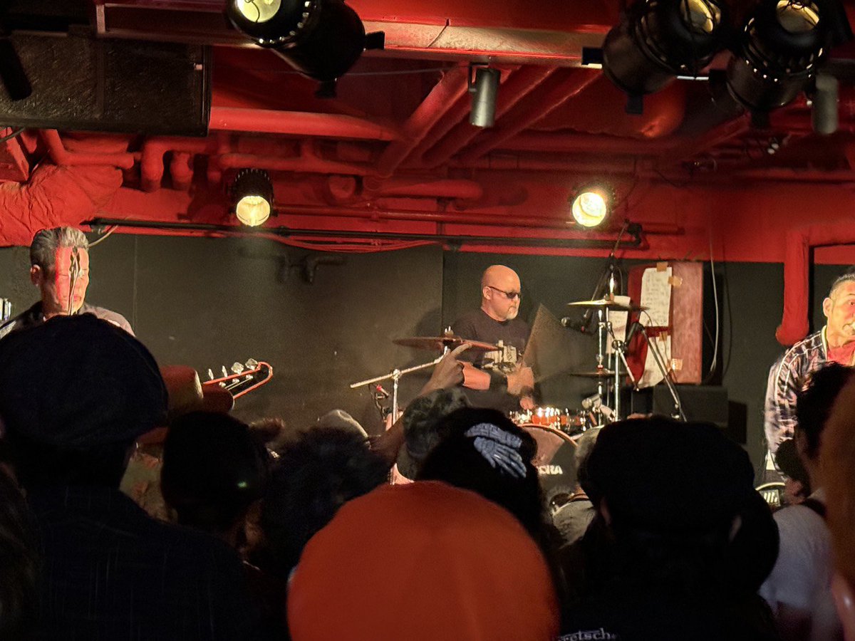 wDJUYCJq8mcuxX4's tweet photo. 日曜日は、キンコブにて、zooro企画COLTDRAGONに参加 早よから集まった皆なさん有り難うございました😀最初から最後まで盛り上がりの楽しいイベントやったな🎵久々に色んな人とも話したりで、見る側でも大いに楽しませて貰い得したな笑。サポートドラムchamaさん有り難うございました https://t.co/27zehehWlR