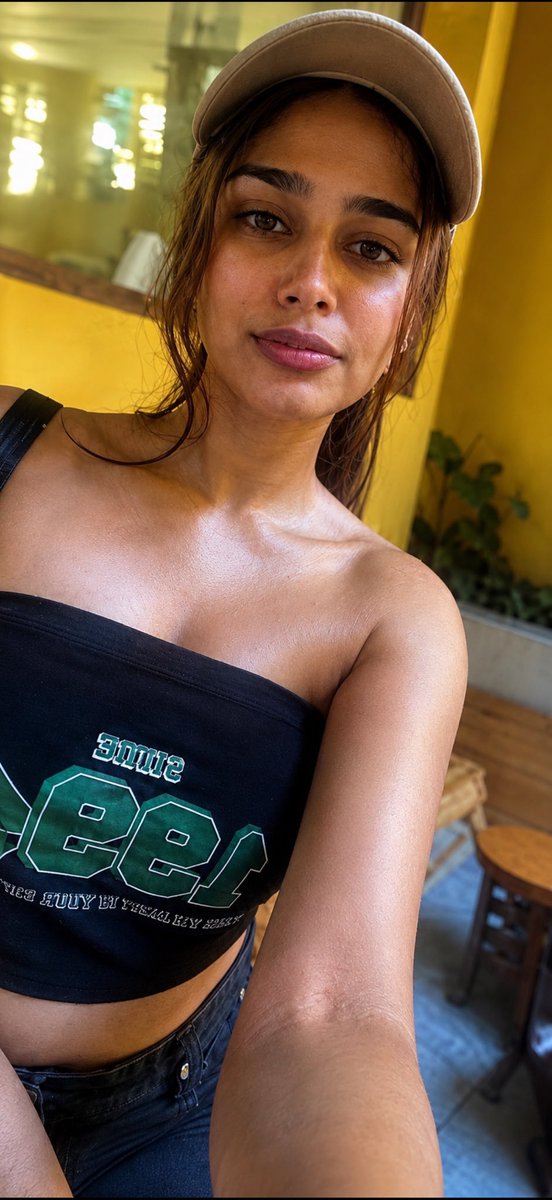 naniarjun836's tweet photo. varsha hot ga undi kada https://t.co/vubyZFhEdn