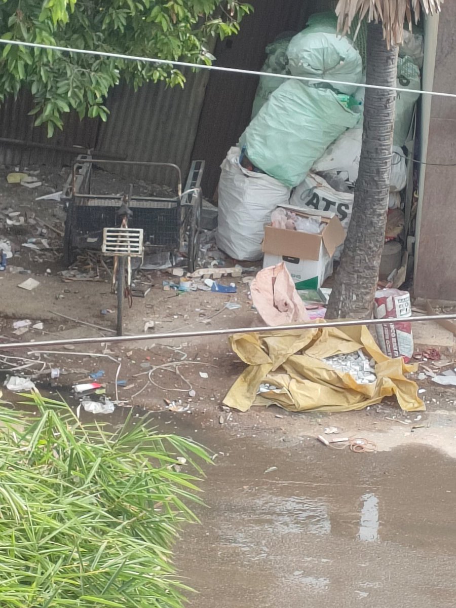 kasilingam_e's tweet photo. @CHN_Metro_Water @chennaicorp Seevaram 1st Street , Omr.perungudi div 186 zone 15 . There is been sewage leak and water stagnation in street . Due to this mosquitoes , flies problem. Causing bad Smell and kids & people walking that . Surely can cause many disease . So kindly take necessary steps asap !! Its 4 houses next to ration shop .