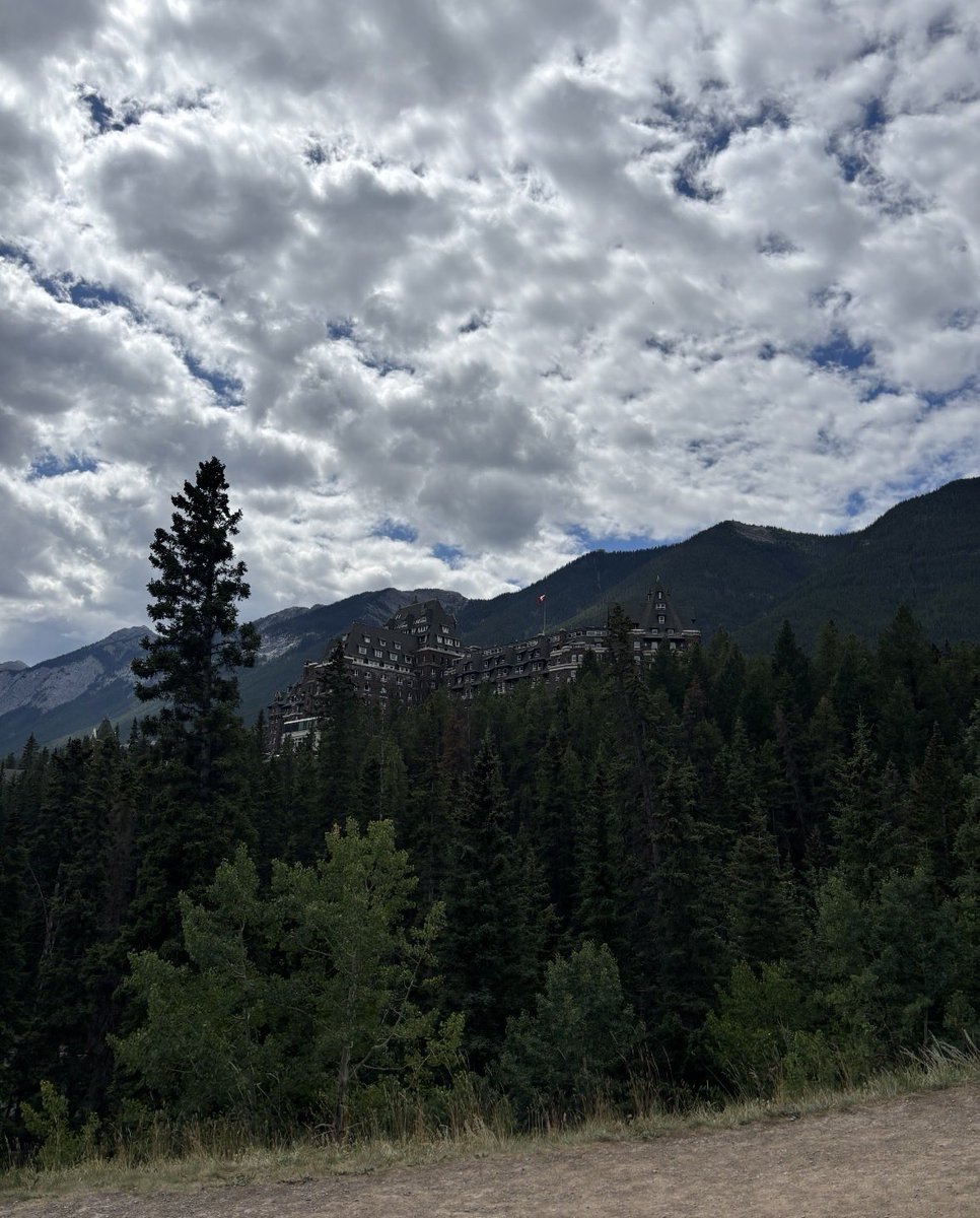 Austinsb's tweet photo. I love living close to mountains https://t.co/2Yoz4iFoh3