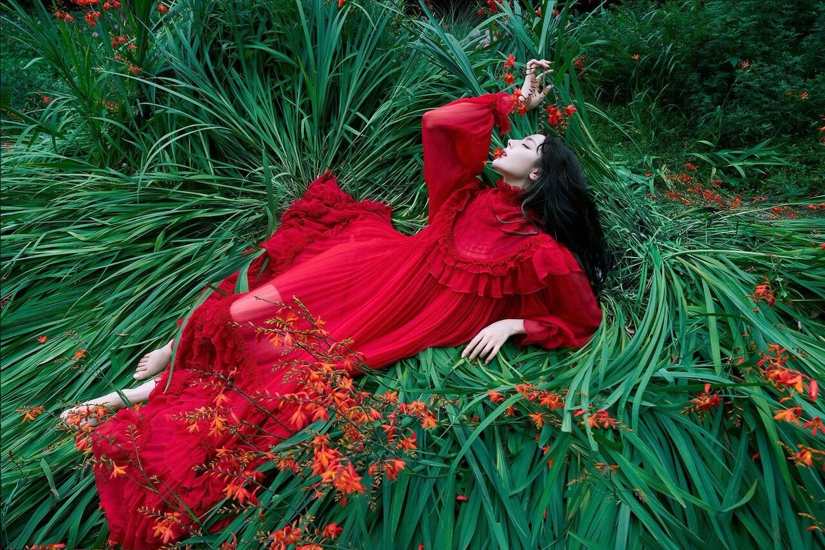LaModeUnknown's tweet photo. WHIMSICAL Dilraba Dilmurat in Chloé, Dior by Jonathan Anderson and Jean Paul Gaultier for ✨️Vogue China✨️ 'A Midsummer Daydream' editorial, shot by Fan Xin.🪡 https://t.co/v97K6uhnvK