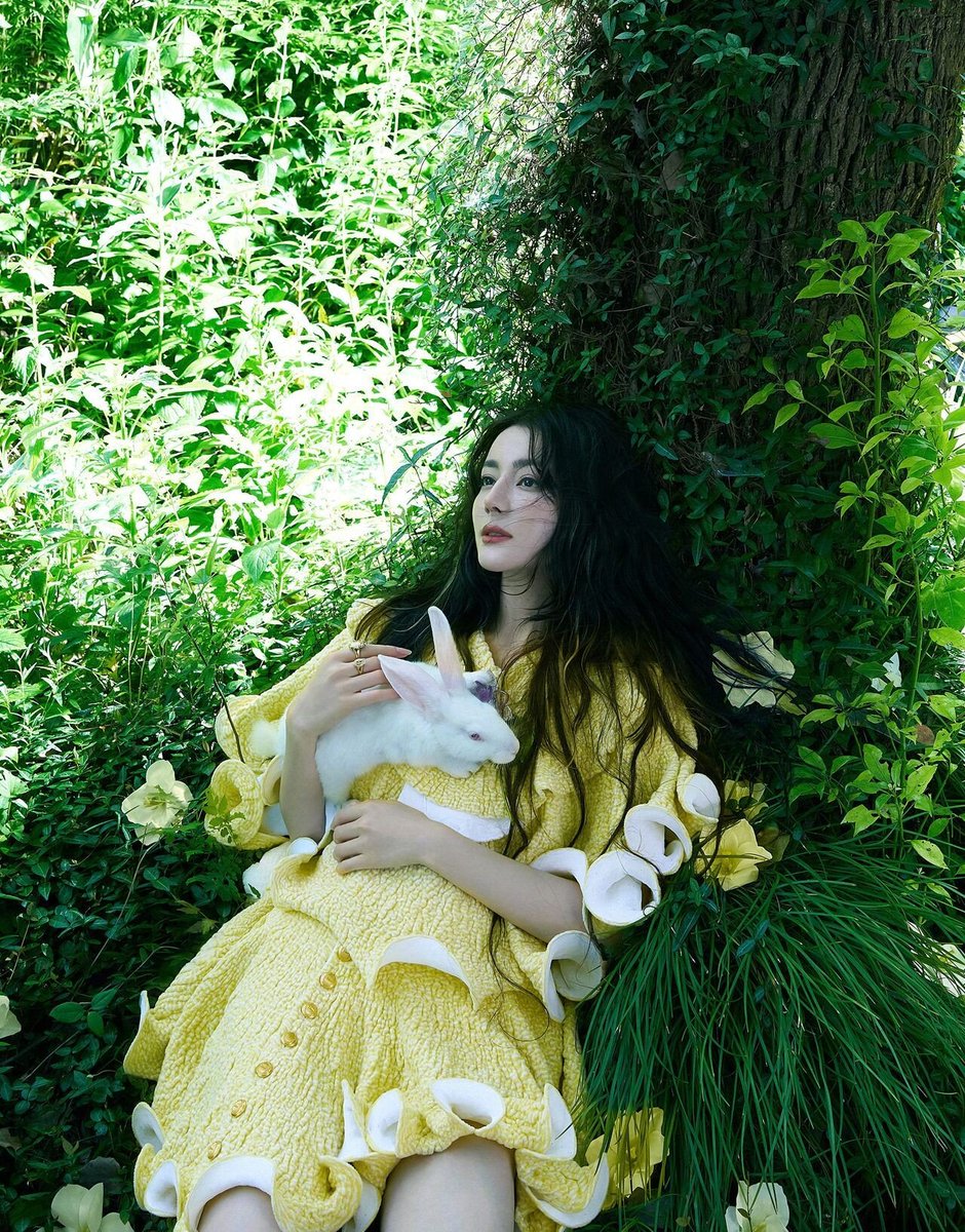LaModeUnknown's tweet photo. WHIMSICAL Dilraba Dilmurat in Chloé, Dior by Jonathan Anderson and Jean Paul Gaultier for ✨️Vogue China✨️ 'A Midsummer Daydream' editorial, shot by Fan Xin.🪡 https://t.co/v97K6uhnvK