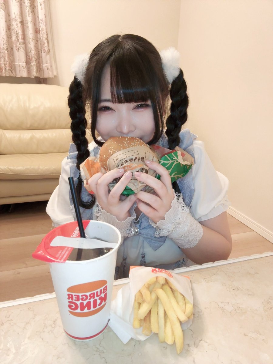 shion0_25mg's tweet photo. 提案ありがとうございます。
痩せたい気持ちは山々ですが、この世には美味しいご飯が無限にありますので。
今回は見送らせていただきます🙇‍♀️ https://t.co/E5a3LWwQgb