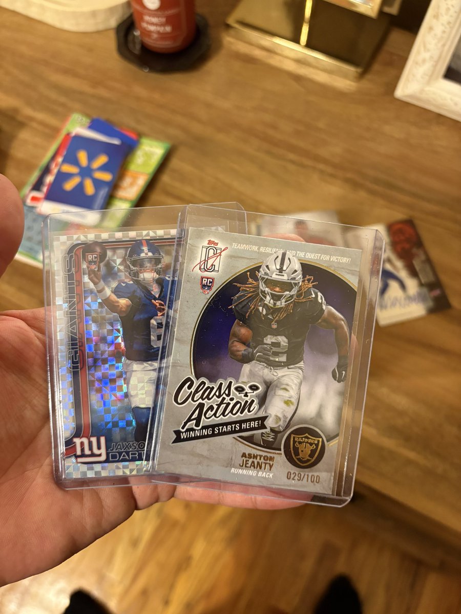 GBUcards tweet media