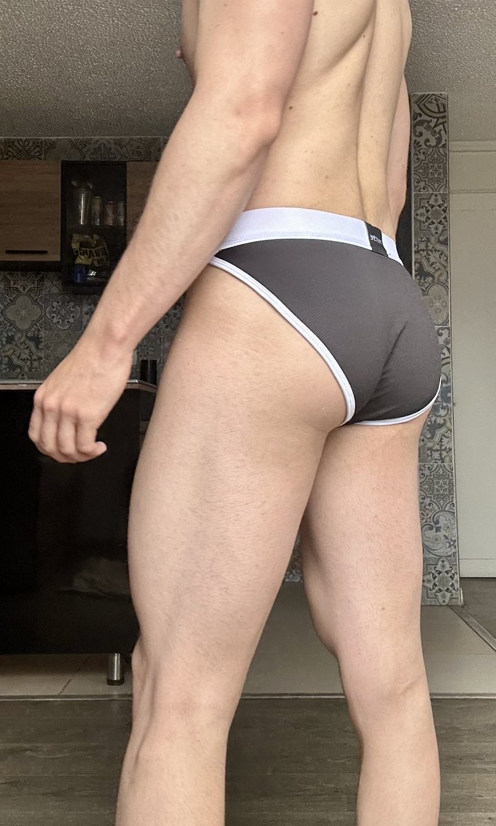 holaguilloo's tweet photo. Fresh gear, best viewed from any angle. 
Front or back, which do you prefer? https://t.co/fGmi9U47UF