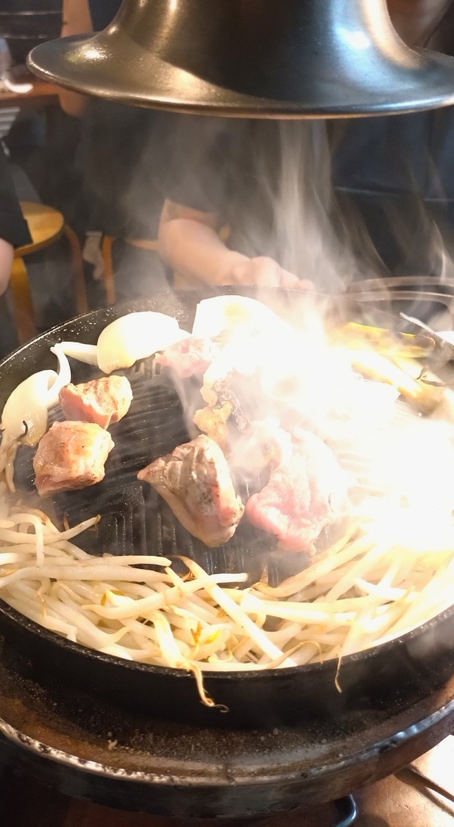 sachiko0718's tweet photo. 札幌2日目の夜は札幌にある大好きなジンギスカン屋さんへ🥲💕
前回時間の都合で行けなくて泣く泣く諦めたので今回絶対行くと決めていて、かなり久しぶりに行くことができてめちゃくちゃ嬉しかった😭相変わらず美味しかったし〆のラーメンも最高でした👍🏻👍
店員さんとのおしゃべりも弾みよき夜でした♡ https://t.co/duF5HLhadL