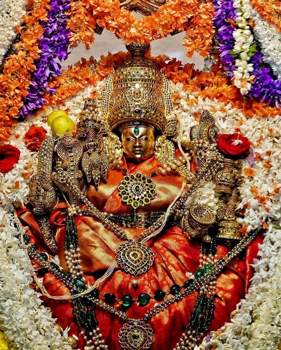 mepratap's tweet photo. ನಾಡಿನ ಸಮಸ್ತ ಜನತೆಗೆ ನಾಡಿನ ಅಧಿದೇವತೆ ಶ್ರೀ ಚಾಮುಂಡೇಶ್ವರಿ ಅಮ್ಮನವರ ವರ್ಧಂತಿ ಮಹೋತ್ಸವದ ಶುಭಾಶಯಗಳು. 
ತಾಯಿ ಶ್ರೀ ಚಾಮುಂಡೇಶ್ವರಿಯ ಕೃಪಾಶೀರ್ವಾದ ಎಲ್ಲರಿಗೆ ಲಭಿಸಲಿ ಮತ್ತು ಎಲ್ಲೆಡೆ ಸುಖ, ಶಾಂತಿ, ನೆಮ್ಮದಿ ಹಾಗೂ ಸಮೃದ್ಧಿಯನ್ನು ತಾಯಿ ದಯಪಾಲಿಸಲಿ ಎಂದು ಪ್ರಾರ್ಥಿಸುತ್ತೇನೆ. https://t.co/9n8CzArw9Y