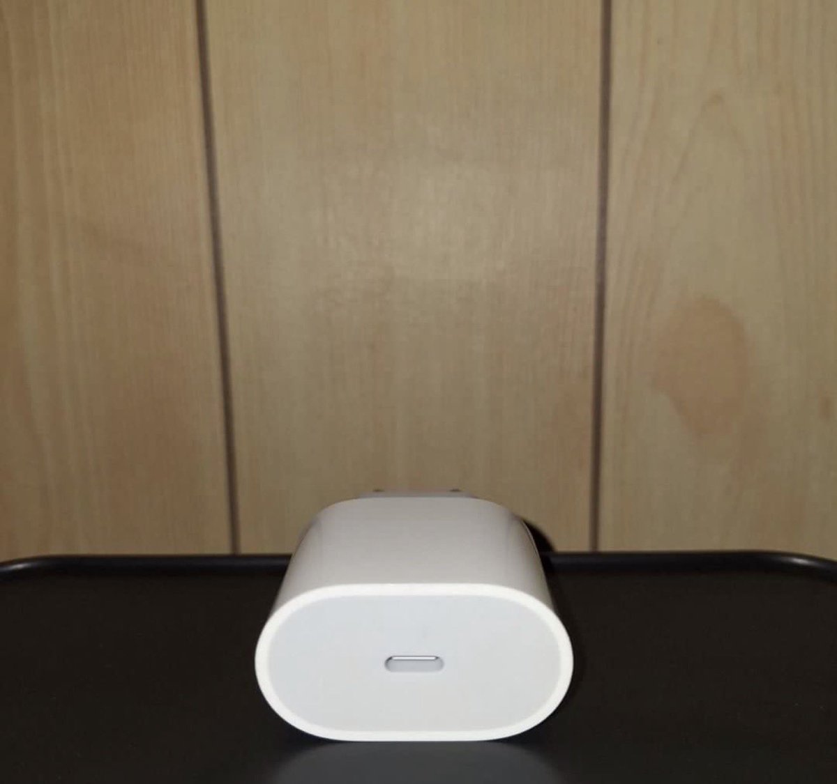 dailyaw_'s tweet photo. WTS Kepala Charger Apple Original 20W USB-C

Dipake 2x aja, karna langsung ganti hp Samsung 

380k open nego santai

Pengiriman jkt, bisa oren for subsidi ongkir https://t.co/zuVFjXC6kv