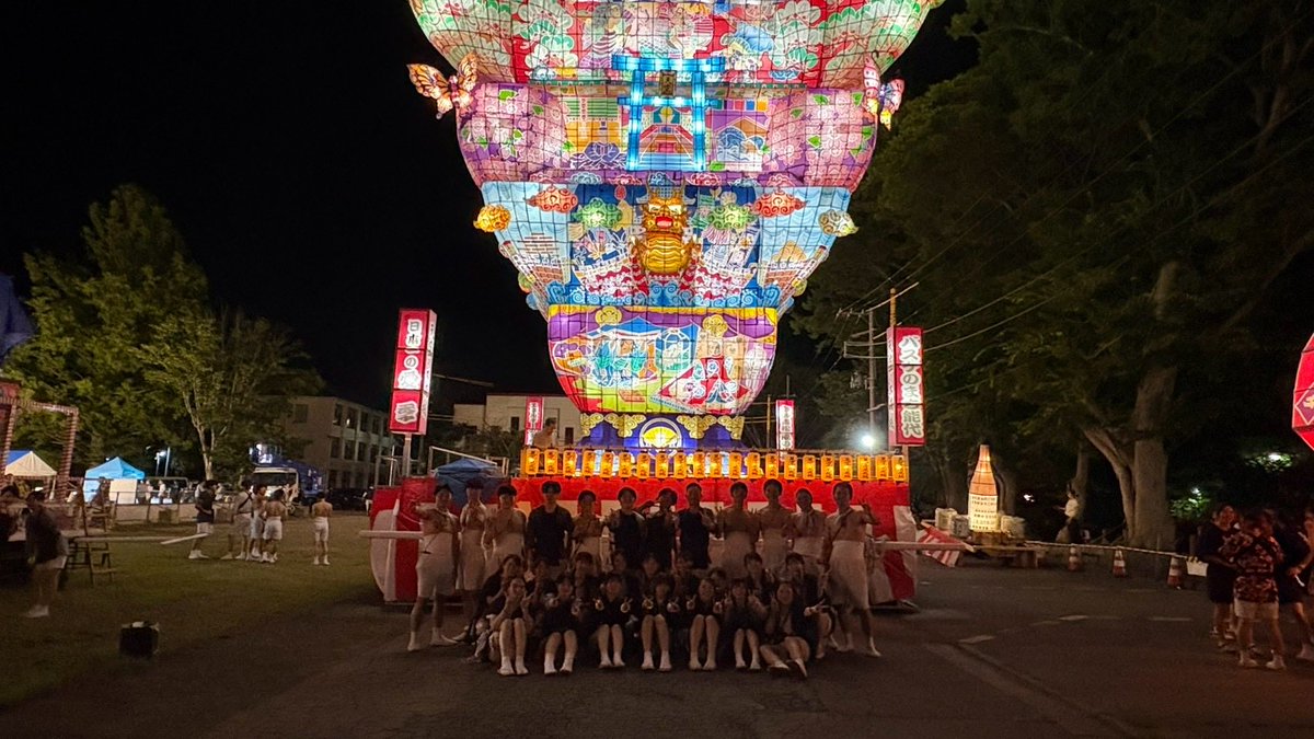 noshiro_class's tweet photo. 今年もやってきました！能代七夕ウィーク！🔥🏮
のしろ暮らすスタッフも市役所職員チームとして2日間と天空の不夜城に参加してきました！🥁🪈
プロジェクションマッピング企画も見ものでしたね！👀
6・7日と能代役七夕も続きますので、引き続き能代の熱い夜を楽しみましょう！
#天空の不夜城
#能代七夕 https://t.co/IJaBx9yqYR