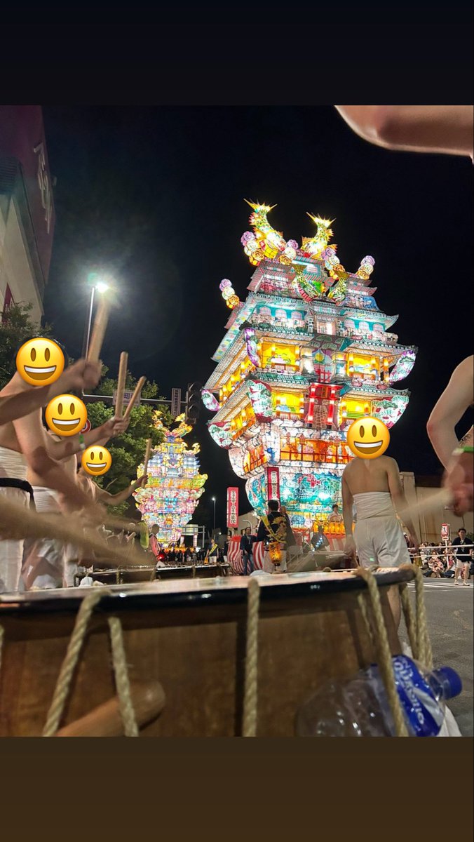 noshiro_class's tweet photo. 今年もやってきました！能代七夕ウィーク！🔥🏮
のしろ暮らすスタッフも市役所職員チームとして2日間と天空の不夜城に参加してきました！🥁🪈
プロジェクションマッピング企画も見ものでしたね！👀
6・7日と能代役七夕も続きますので、引き続き能代の熱い夜を楽しみましょう！
#天空の不夜城
#能代七夕 https://t.co/IJaBx9yqYR