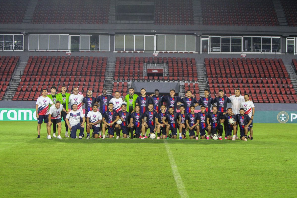 cdlafirpo_sv's tweet photo. Juntos creemos. Juntos luchamos. Juntos defenderemos estos colores.💪❤️🤍💙

#CopaCentroamericana2026 https://t.co/eymDpVlIwj