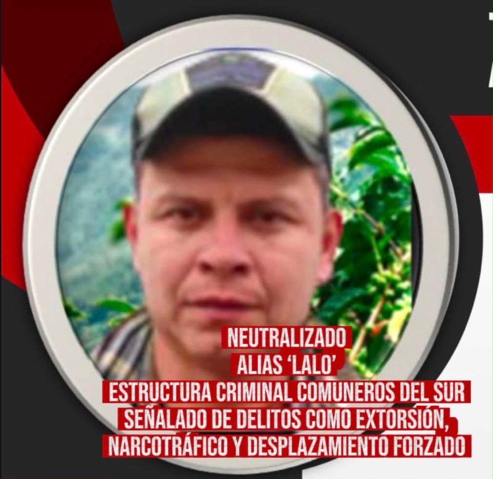 PedroSanchezCol's tweet photo. GOLPE CONTUNDENTE A LOS COMUNEROS DEL SUR: NEUTRALIZADOS DOS CABECILLAS DE ESA ESTRUCTURA CRIMINAL

En Mallama, Nariño, tropas de nuestro @GaulaMilitares sostuvieron un combate contra integrantes del GAO Comuneros del Sur, dejando un resultado contundente: 1 captura y 3 integrantes de esta estructura muertos en desarrollo de la operación militar, entre ellos alias “Lalo” y alias “Carlitos”, señalados como cabecillas.

Además, fueron incautados 1 fusil, 4 pistolas, 5 proveedores, 235 unidades de munición, un GPS y 4 celulares.

Alias Lalo llevaba cerca de 15 años delinquiendo. Tiene una condena por el delito de rebelión y tiene un proceso judicial vigente por homicidio en persona protegida. Es señalado de extorsión, narcotráfico, extorsión y constreñimiento a la población civil.

Por su parte alias Carlitos tendrían un historial criminal de 9 años. En su contra pesa una orden de captura por los delitos de concierto para delinquir agravado, homicidio agravado, tentativa de homicidio agravado, fabricación, trafico y porte de armas de fuego o municiones y  desaparición forzada. 

Cada operación como esta significa menos armas en manos de los violentos y menos capacidad para amenazar a las comunidades.

A nuestro Comando Gaula Militar: gracias por enfrentar el peligro para proteger a los colombianos. Seguiremos golpeando a quienes insisten en utilizar la violencia para imponer su voluntad.

Continuamos a la ofensiva, hasta el último día, como si fuera el primero.

Denuncie y ayúdenos a combatir el crimen:

• Contra el crimen: 314 358 7212
• Líneas: 107 – 157
• GAULA: 147 – 165
• Reclutamiento de niños, niñas y adolescentes: 141

#SeguridadYDemocracia2026 🗳️