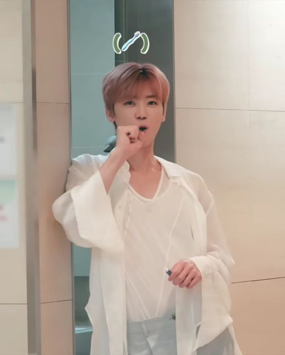 writernomin's tweet photo. he looks pretty and pregnant 👉👈 🙌 https://t.co/uY45KOzk8D