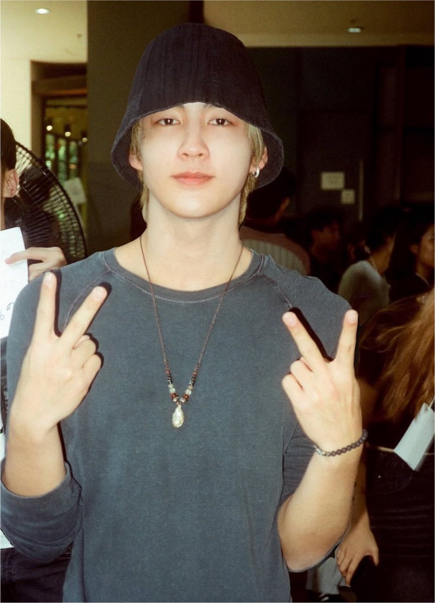 imnotyourbie's tweet photo. ท่าประจำ https://t.co/zdHEp6D0JS
