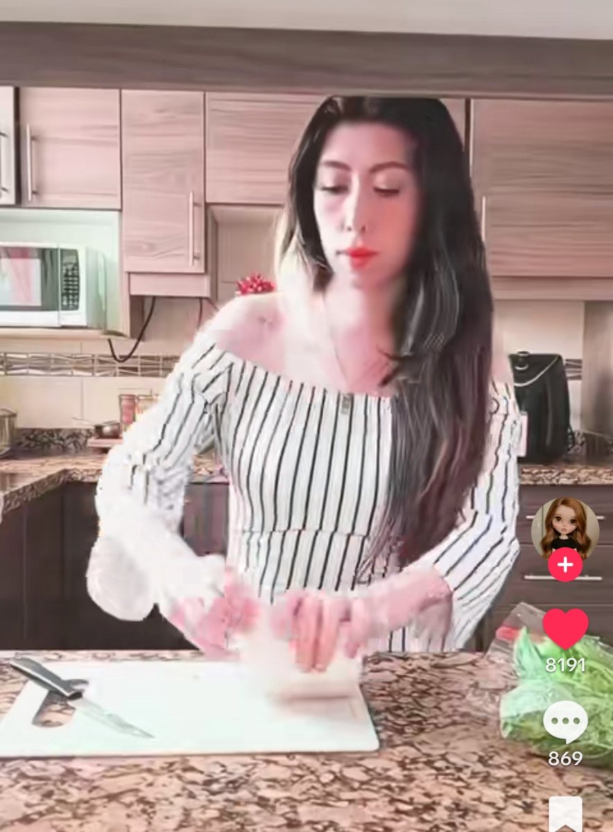 hopondy's tweet photo. @jochigg_ Un detalle para la gente que dice que es falso, la chica hace 3 años tenía otra cocina porque vivía en otro lugar (alquilaba/rentaba) y ahora que se mudo tiene una cocina distinta así que no podría ser recién grabado! https://t.co/8xE70mkfc3