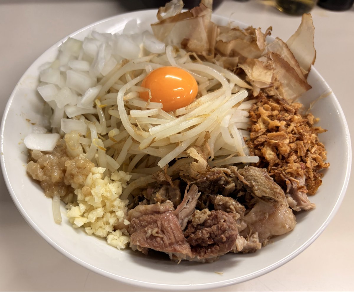 honetsuru0223's tweet photo. 国武屋ドカ盛り研究所 ブタ姫  ＠坂戸
まぜそば  普通 野菜少なめ ニンニク少なめ アブラ カラメ https://t.co/SRlJsgisCN