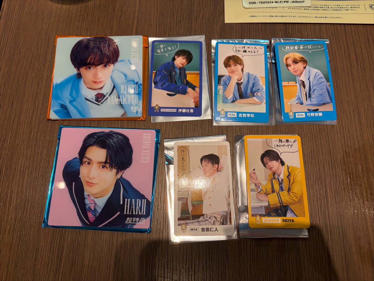 mih__8li's tweet photo. EBiDAN カフェ　渋谷　交換　エビダン

譲:写真

求
アクリルコースターマサヒロ＞アロハ
ランダムトレカ　マサヒロ　アロハ　リョウガ　タクヤ

13時ごろまででしたら渋谷で交換可能です。 https://t.co/X3398gjS0D