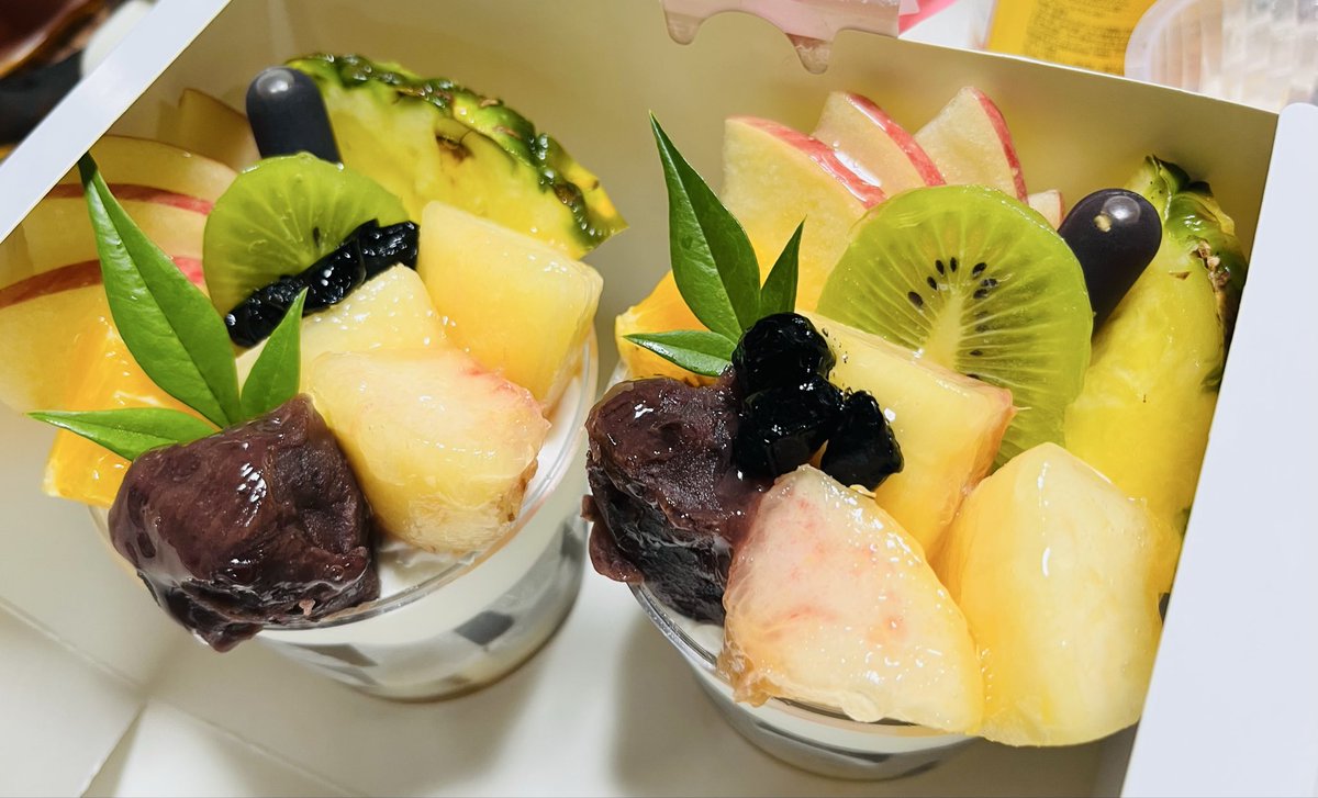 erai_koccha's tweet photo. 実家へのお土産、映えるあんみつパフェ買えた🧁 https://t.co/pIlCRk2dIg