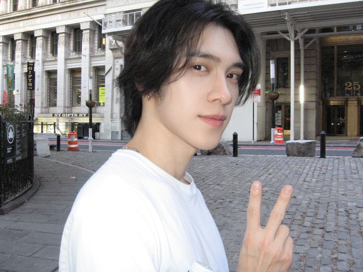 WayV_official's tweet photo. see you again NY 

#WayV #威神V https://t.co/LQga53Gfpb
