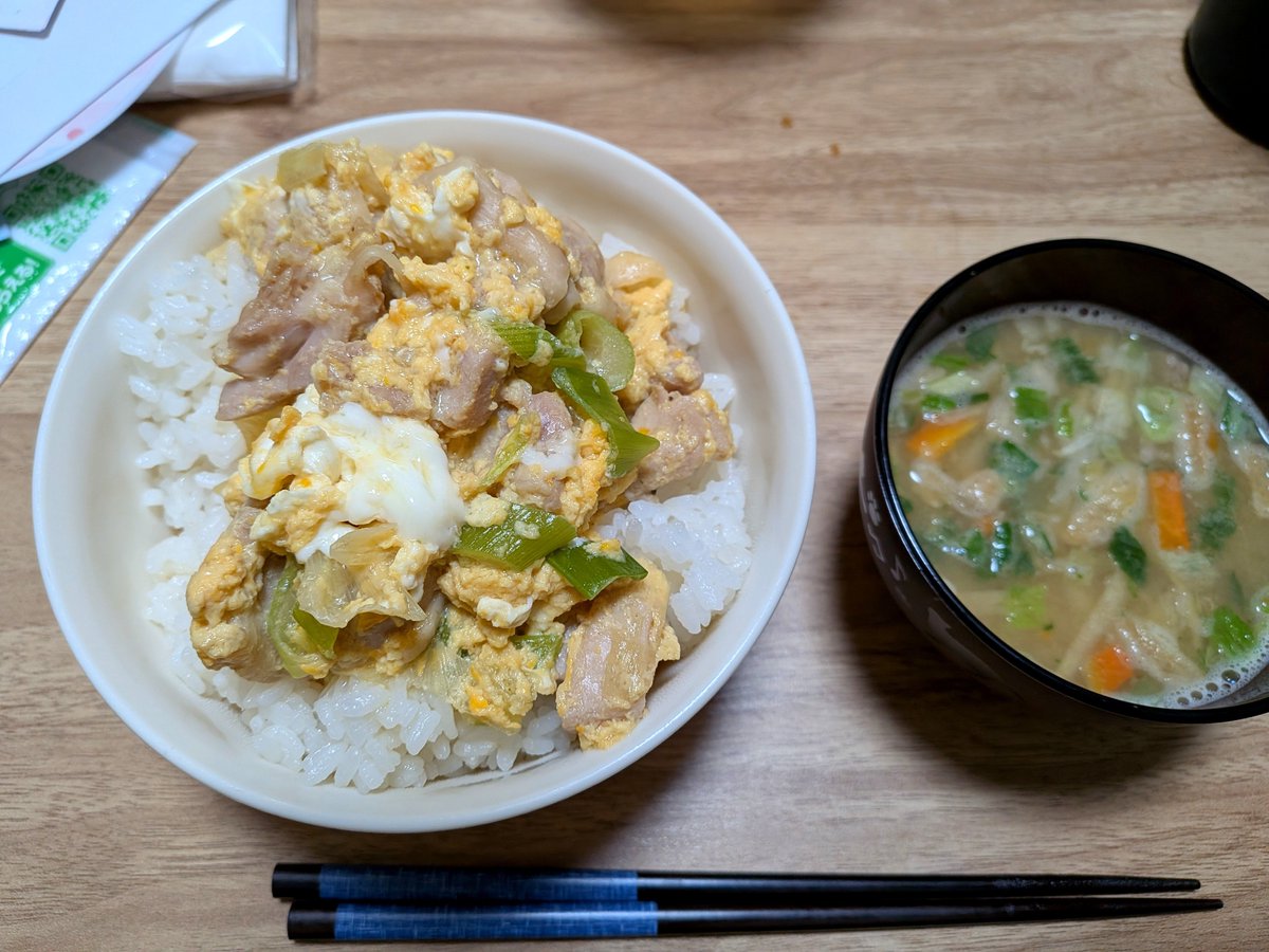 0113Bantou's tweet photo. 本日のお昼ごはーん👍
半熟卵の親子どーんだ丼😆

＃今日のお昼
＃飯テロ https://t.co/2Ky7br2bZi