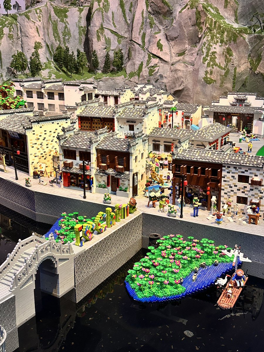 MbRbr19's tweet photo. 乐高创造的mini世界#LEGO https://t.co/bVyU4q2dy5
