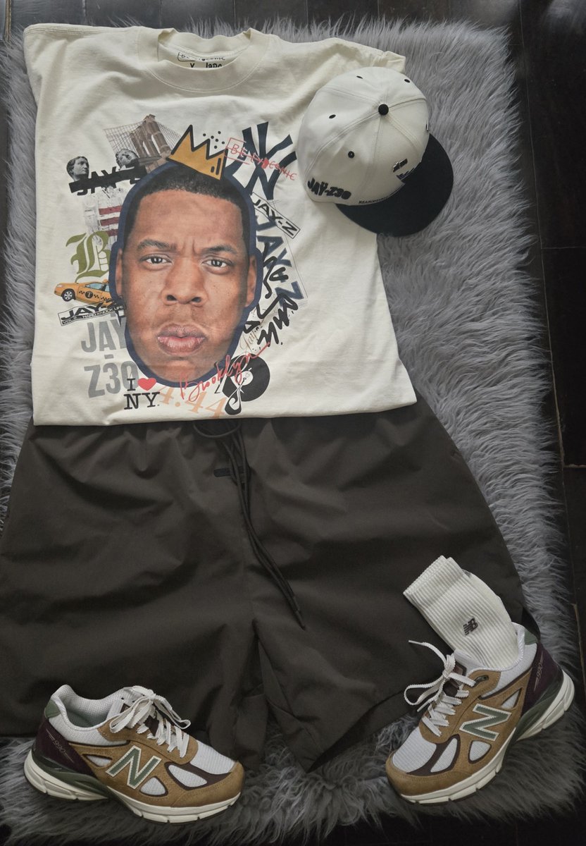 trudyspeaks's tweet photo. Sunday
🧢: Paper Planes 'Reasonable Doubt' Jay-Z30 snapback 
👕: Beeyeconic Jay-Z tee
🩳: FOG 
🧦: New Balance 
👟: Cncpts × New Balance 990V4 'Patina' 
.
.
.
#newbalance #newbalancesociety #nbsonly #nbsocialclub #nb990v4 #kotd #cncpts #beeyeconic #paperplanes #jayz30 #fog https://t.co/PFKJ8qBTt4