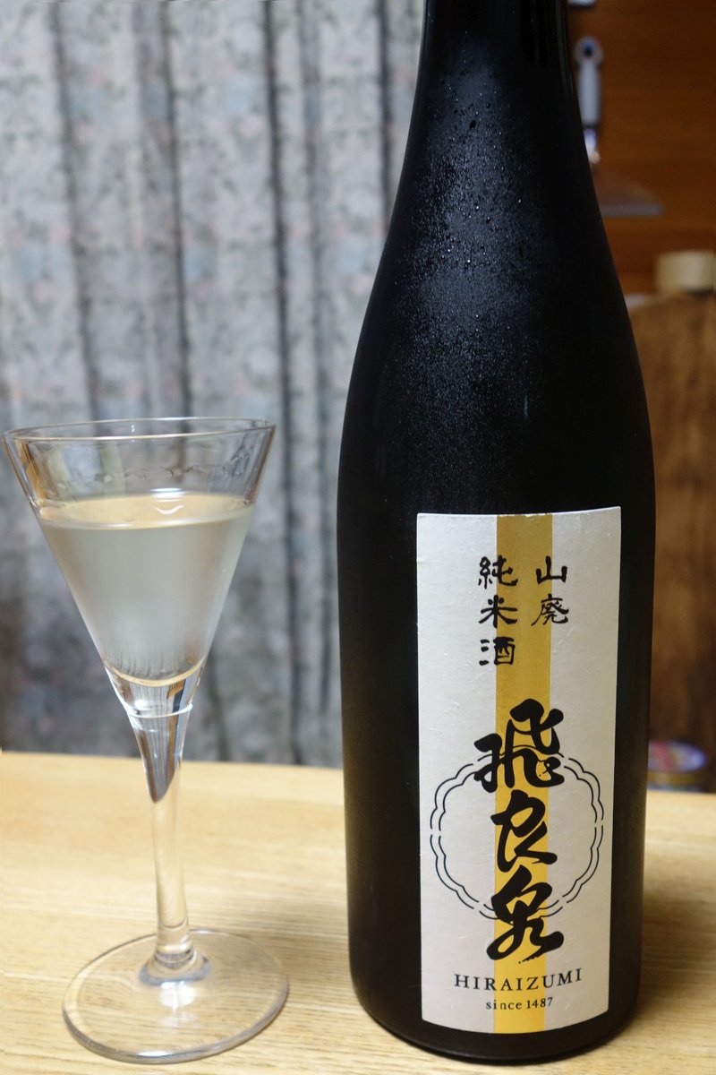 maka_saka's tweet photo. 飛良泉 山廃純米（秋田）
秋田県最古の伝統的な山廃造りの酒蔵。しっかりとした腰、快い酸味、濃醇でのびやかな味わい、食中酒として和洋問わず様々な料理に合います。
#飛良泉本舗 #山廃 #純米酒 #美山錦 #酒こまち
https://t.co/gOSXMyNMoF https://t.co/L0xc0MCIro
