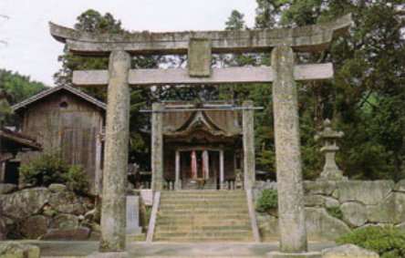 inari_shoten's tweet photo. 【こわい】
神社に勝手に住んでいたネパール人、逮捕される

これは冗談やない。

＜鳥栖署は3日、日本に不法滞在していた疑いで、住所不定・職業不詳のネパール国籍の男をその場で逮捕＞

神社に外国人が住み着き、不法残留で逮捕。

通報されるまで見つからへん。

在留管理、どうなっとるねん