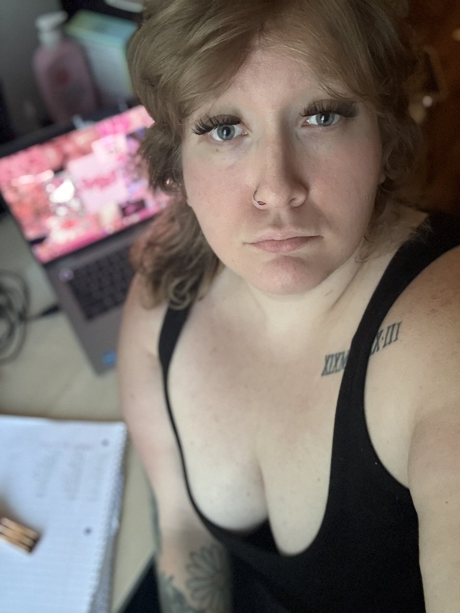 thefatfaewillow's tweet photo. goodnight, from your favorite fat fae 💗🧚‍♀️ https://t.co/HNK0GpnoSN