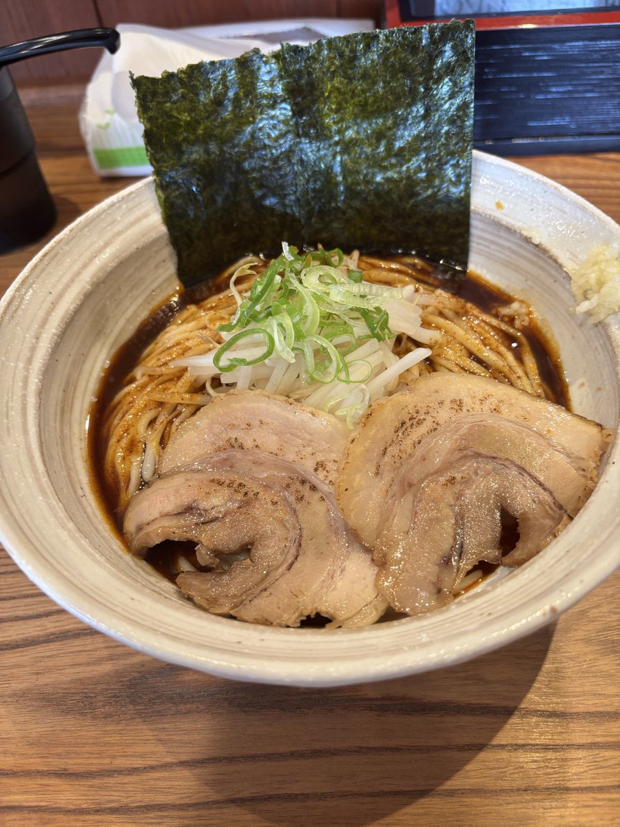 holda31a's tweet photo. 朝一で内科の定期診察行ってからのまぜそば専門店もずにて昼休憩
いつもの鶏まぜそば赤に生にんにく追加で https://t.co/ZvfrUBt0ju