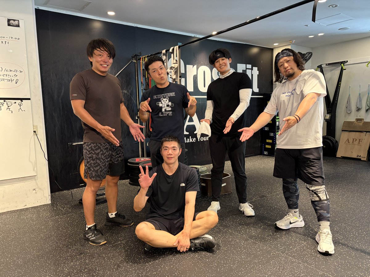 5second10's tweet photo. 今日の #クロスフィット 80 & ドロップイン04 

大阪にあるクロスフィット西梅田さんにドロップインしてきた。ステキなボックスだった！

逆上がりはじめてやったけど意外にできたし楽しかったし、残り1 秒でギリ終われた🤣

27-21-15 for time (12 mins cap)
AL DB Snatch (20kg)
Wall Ball (9kg)
5 Pull Over
= 11:59
= 🤮🫠
