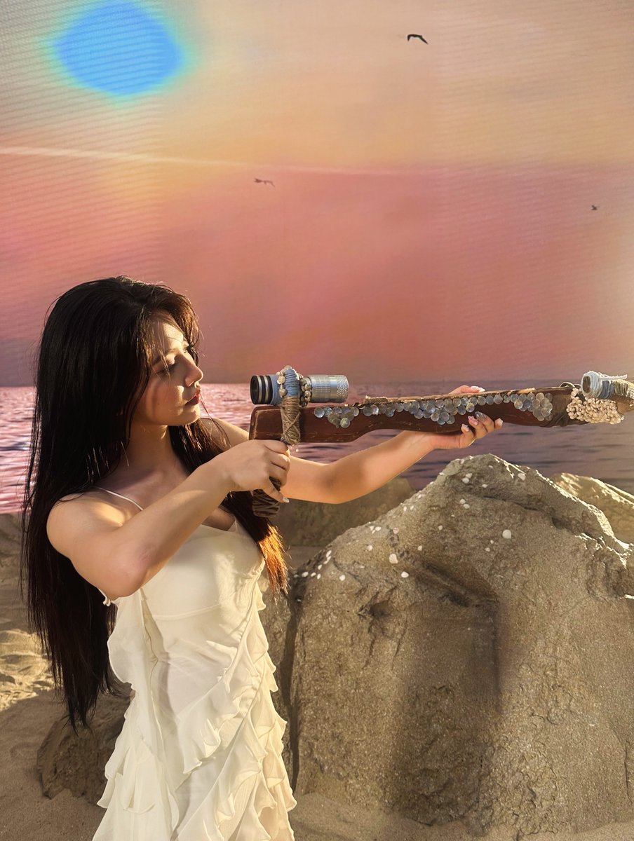 jelllyluvie's tweet photo. i love girls with weapons https://t.co/qX87Hdtaj5