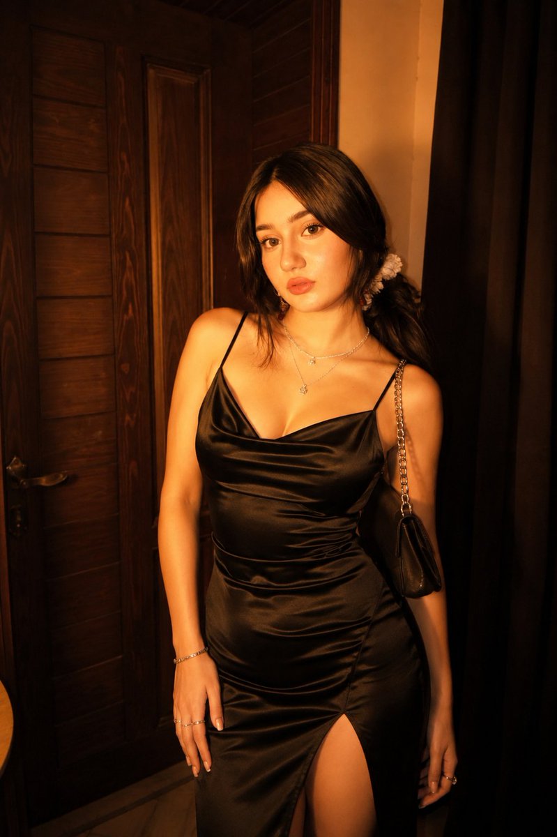 heyriivaa's tweet photo. Golden hour Black dress... 🖤🪬 https://t.co/LtdyJRyDu6