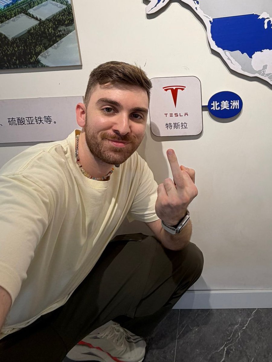 OS2NOX's tweet photo. Elon Musk has now threatened Youtuber Eric Hovagim https://t.co/fPI6VKsfxL