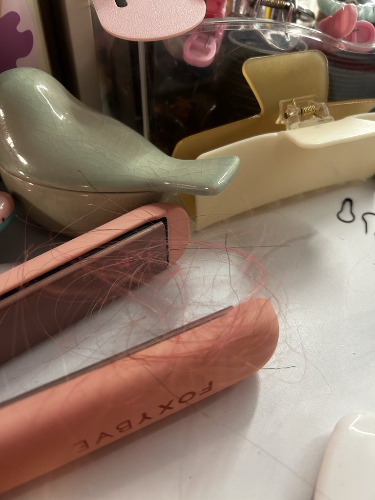 cryingzangel's tweet photo. Normal hair loss? :{{ #pinkhair #hairloss https://t.co/JqQPxJvGvN