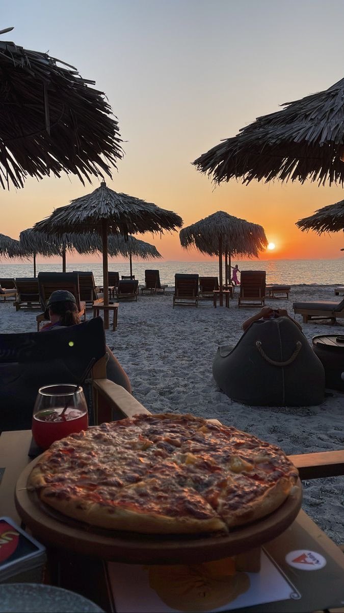 Astralkayli's tweet photo. sunsets hit different when pizza's involved🍕 https://t.co/0Rc9Q9L4wb